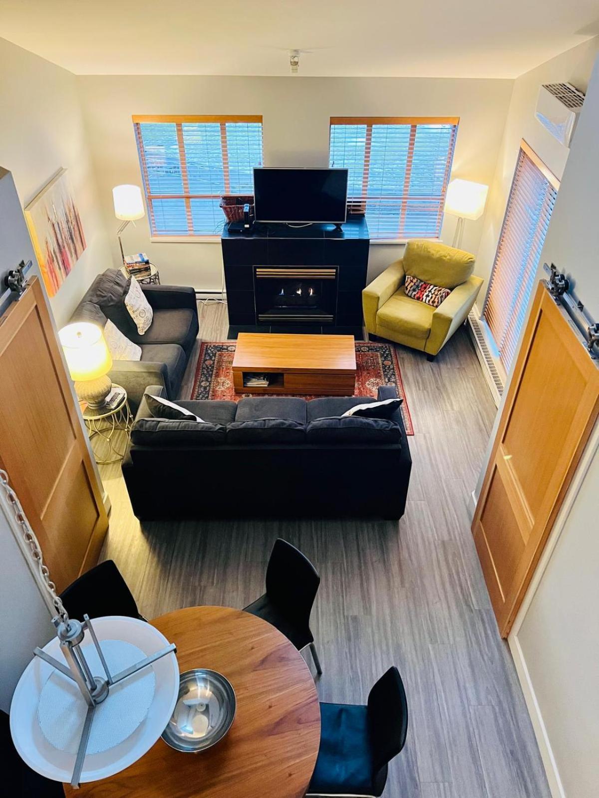 Tyndalstone Lodge 3 Bedroom In The Heart Of Village North Whistler Bagian luar foto