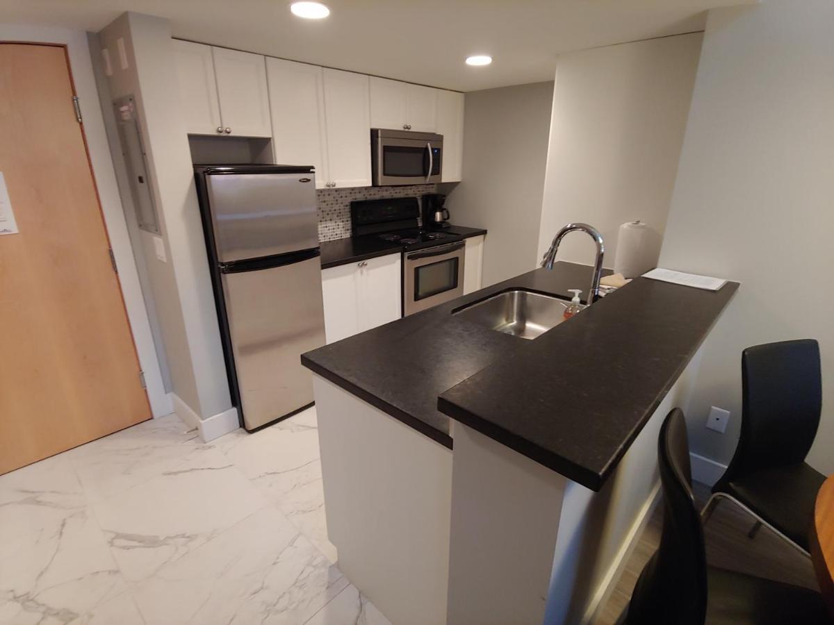 Tyndalstone Lodge 3 Bedroom In The Heart Of Village North Whistler Bagian luar foto