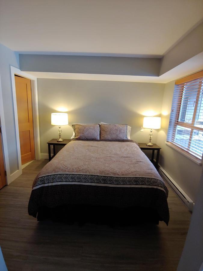 Tyndalstone Lodge 3 Bedroom In The Heart Of Village North Whistler Bagian luar foto