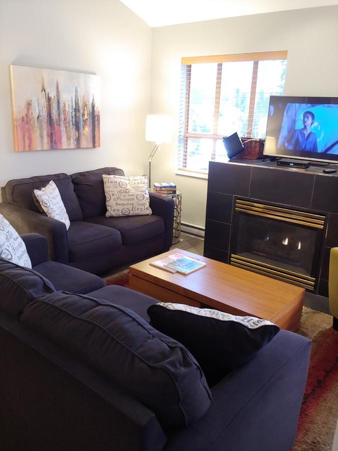Tyndalstone Lodge 3 Bedroom In The Heart Of Village North Whistler Bagian luar foto