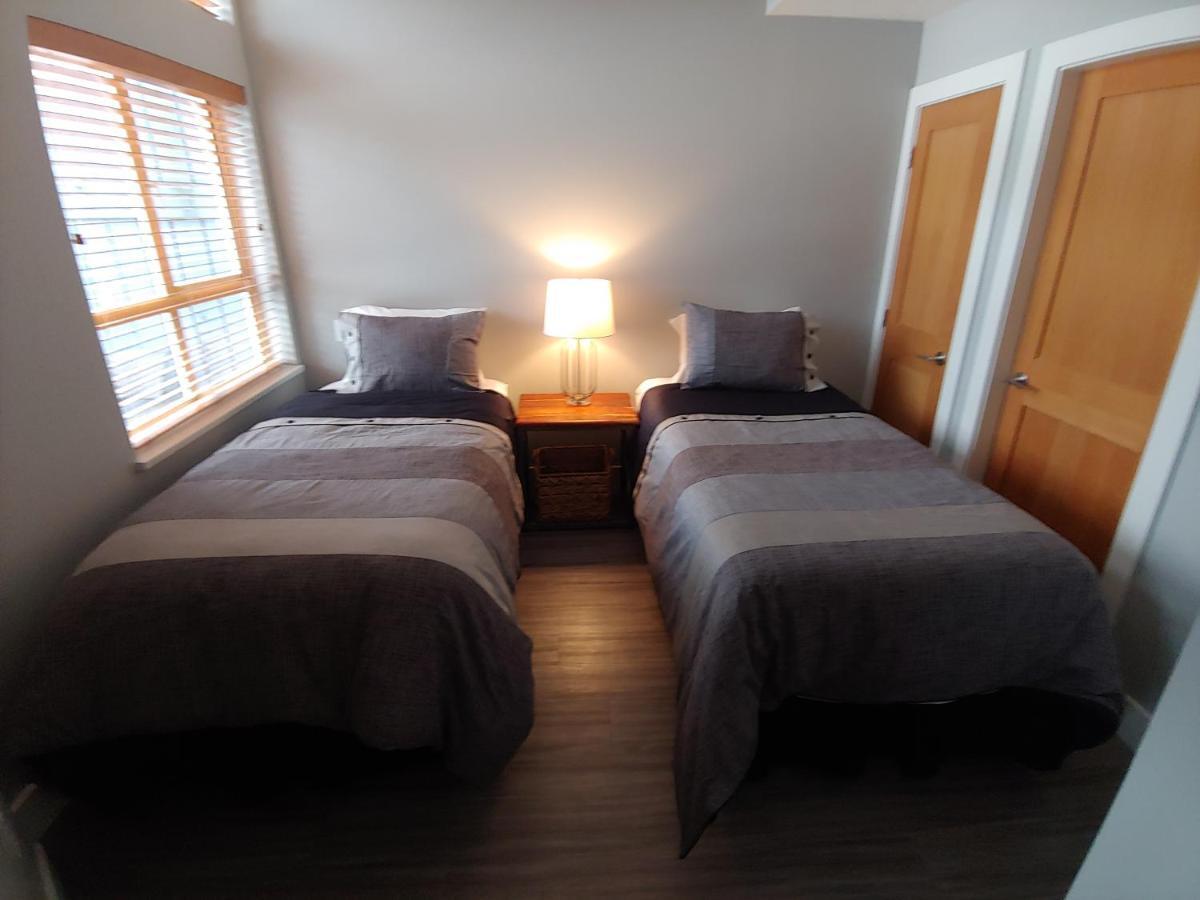 Tyndalstone Lodge 3 Bedroom In The Heart Of Village North Whistler Bagian luar foto